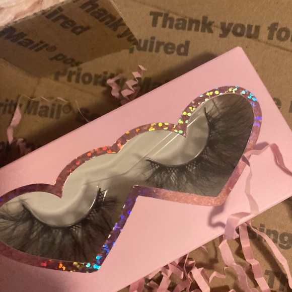 BEAUTY BUNDLE BOX 📦 1 - Picture 2 of 6